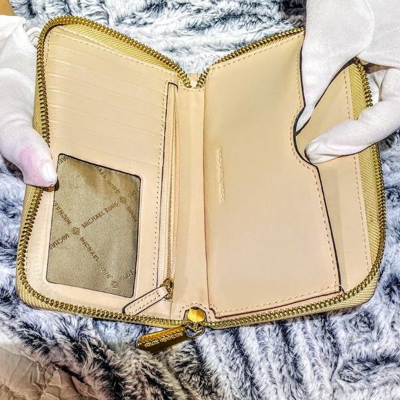 EUC - MICHAEL KORS JET SET PHONE CASE WALLET (ROSE GOLD - PATENT LEATHER) - Picture 6 of 6